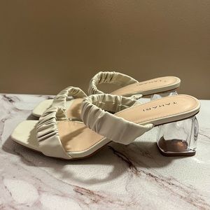 Tahari GLENAH Sandals Cream Clear Block Heel Size 11 Slip On.
